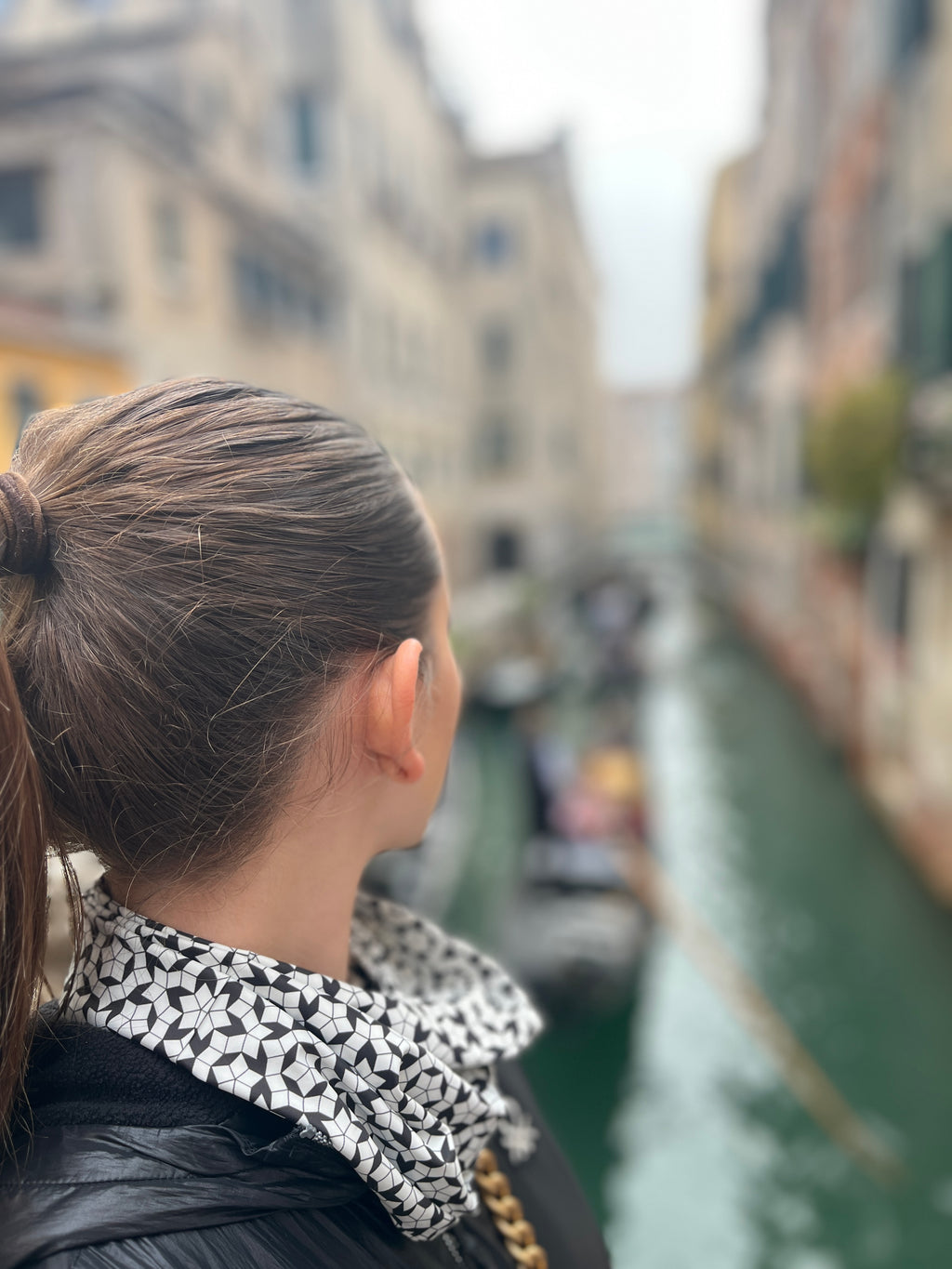 girl  in venice wearing elegant neckwear