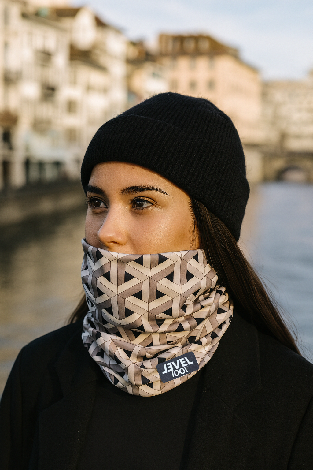 Young woman wearing a level 1001 neckwear with geometric pattern